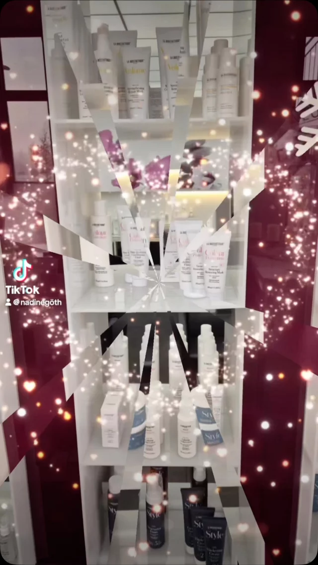 Weihnachten steht vor der Tür☃️❄️🎄Beschenkt eure liebsten doch mit den Produkten von La BIOSTHETIQUE oder einen Styling Gutschein . Kommt einfach vorbei.#haardesignnadineschmid#haardesignnadinegoeth#labiosthetique#wella#redken#glynth#greatlenghts#hairtalk#teamwork#bayertor#wirausrain#stadtrain#